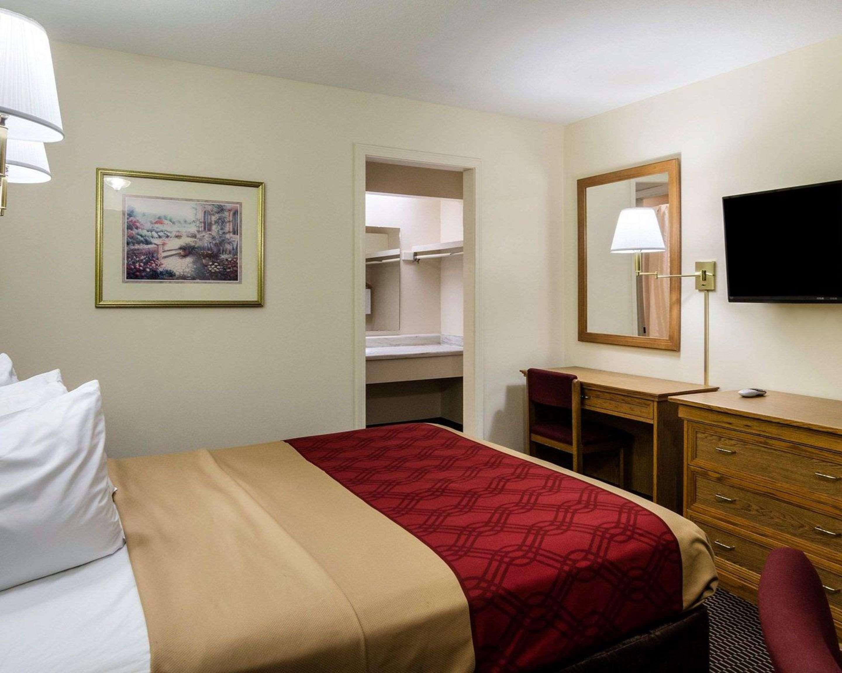 Econo Lodge University Lawrence Esterno foto