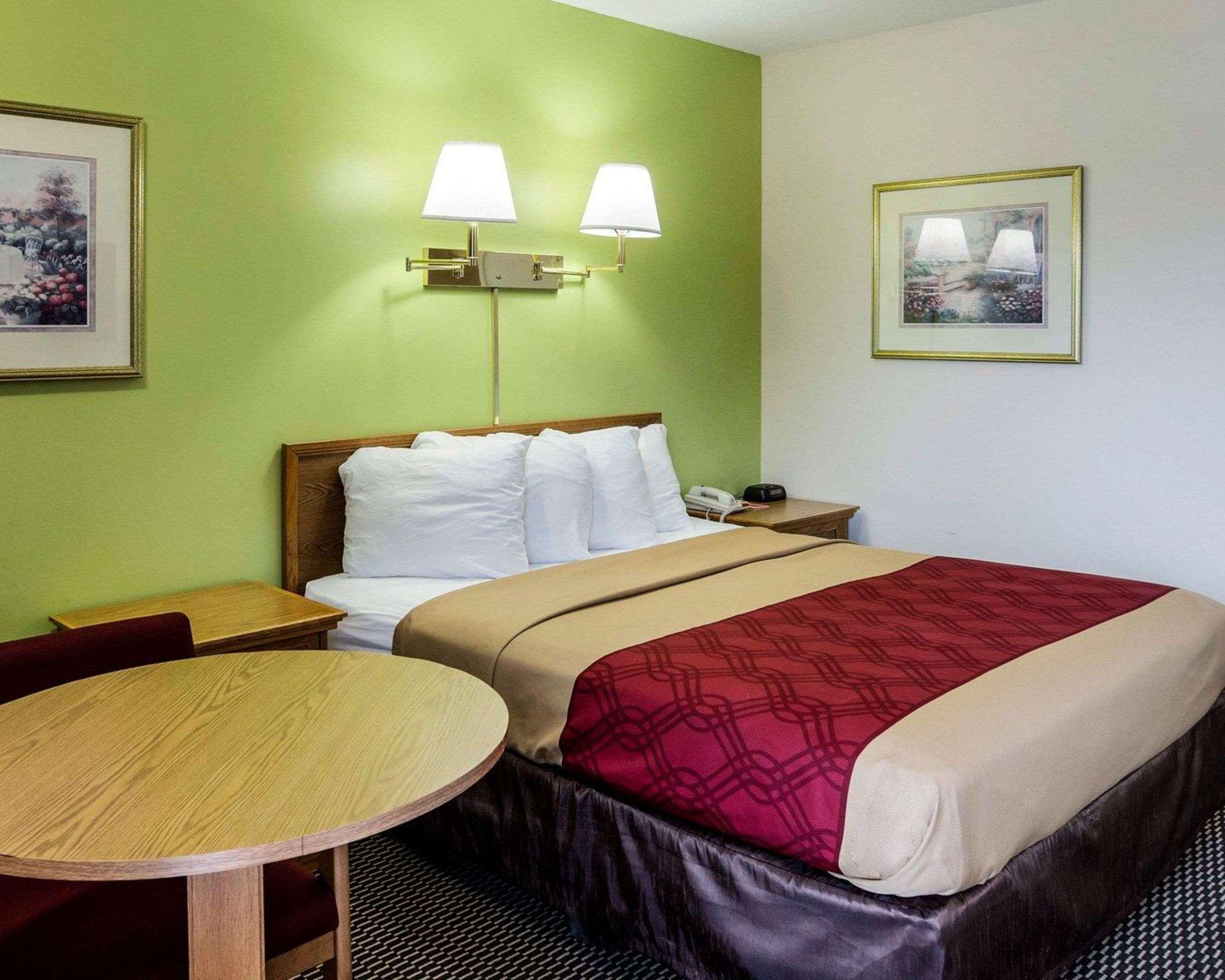 Econo Lodge University Lawrence Esterno foto