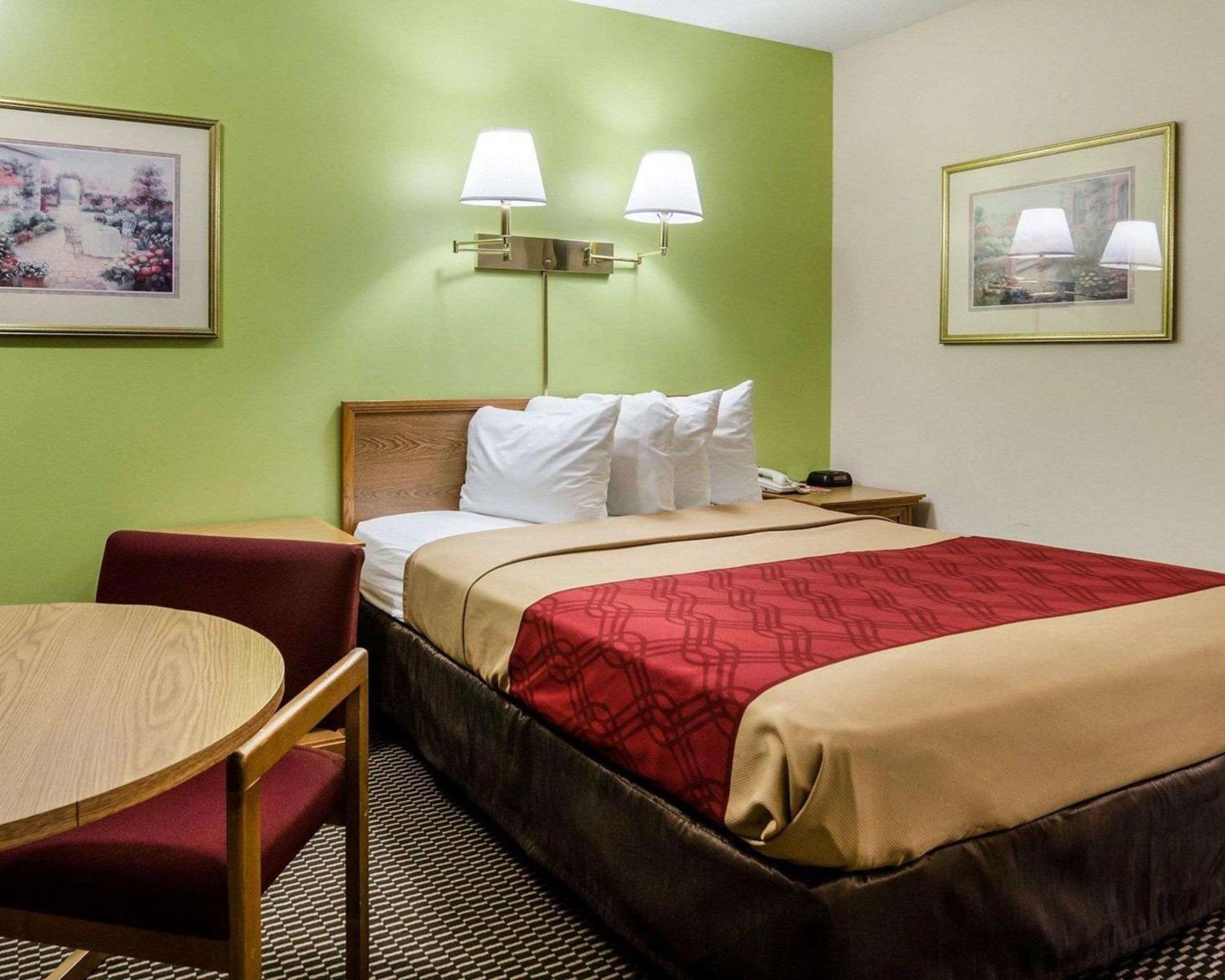 Econo Lodge University Lawrence Esterno foto